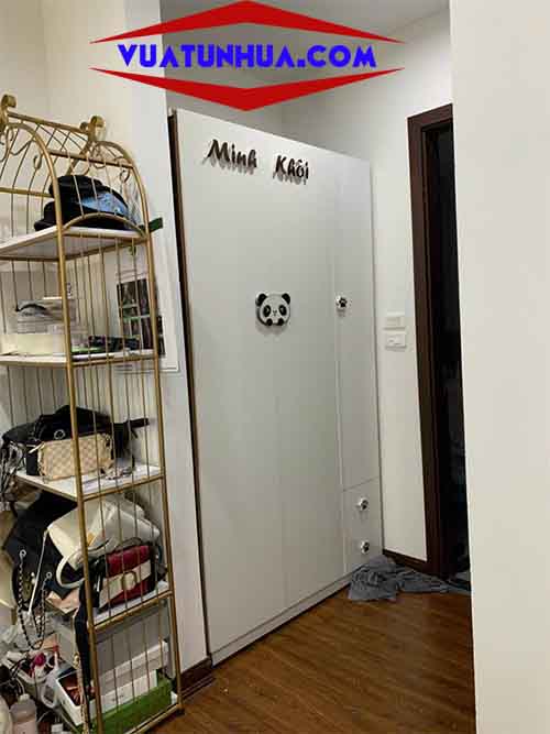 Nên mua tủ gỗ hay tủ nhựa cho bé